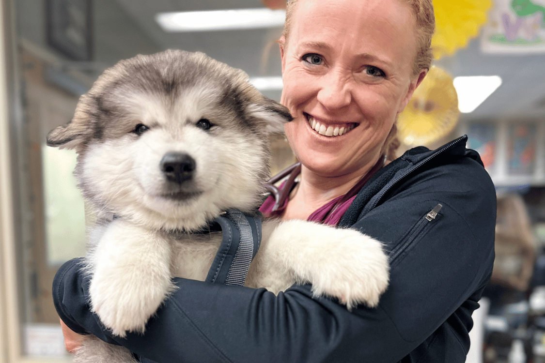 "California Veterinary Staff Wins Hearts by Teaching Puppy How to Howl"